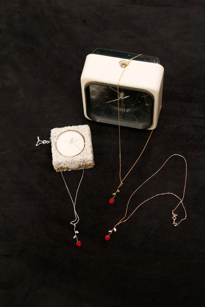 Upside down rose necklace Clearance