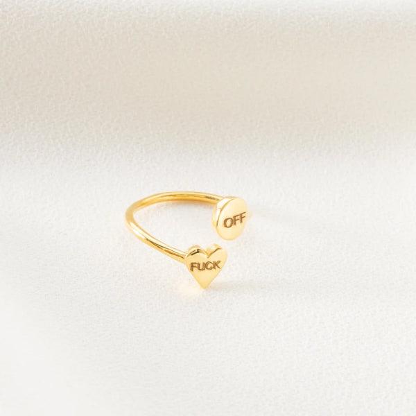 Divorce rings middle finger 2025