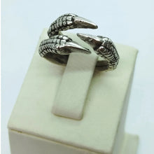 adjustable claw ring - embrace dark elegance