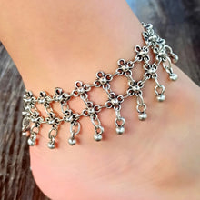Step into Style: Discover Exquisite Daisy Anklets for Women!