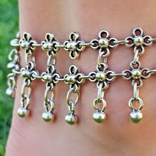 Step into Style: Discover Exquisite Daisy Anklets for Women!