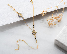 Adjustable chain sizing demonstration on different wrists