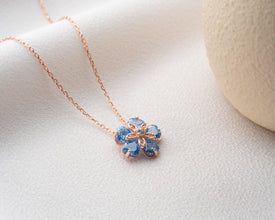 Gift idea: Ocean flower necklace with elegant presentation