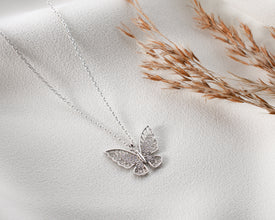 Perfect nature-themed jewelry gift Ð butterfly charm necklace for her