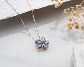 Minimalist floral necklace in sterling silver