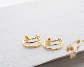 Macro shot showing cubic zirconia sparkle in layered bands