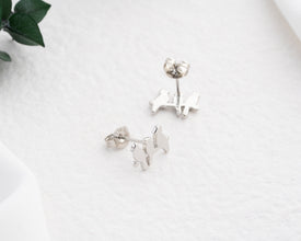Handmade silver bird earrings with minimalist detailing, ideal for bird enthusiasts.