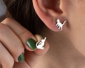 Nickel-free cat lover earrings, safe for sensitive ears.