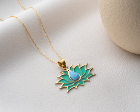 boho-necklace-nature-backdrop