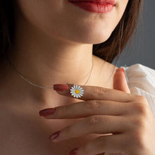 Daisy Necklace Silver ¥ Silver Daisy Necklace ¥ Gifts For Plant Lovers - Trending Silver Gifts