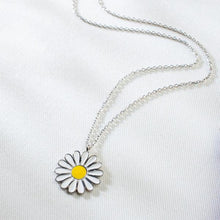 Daisy Necklace Silver ¥ Silver Daisy Necklace ¥ Gifts For Plant Lovers - Trending Silver Gifts