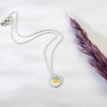 Daisy Necklace Silver ¥ Silver Daisy Necklace ¥ Gifts For Plant Lovers - Trending Silver Gifts