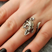 Silver Plated Gecko Ring ¥ Salamander Ring ¥ Lizard Animal Ring - Trending Silver Gifts
