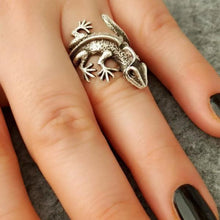 Silver Plated Gecko Ring ¥ Salamander Ring ¥ Lizard Animal Ring - Trending Silver Gifts
